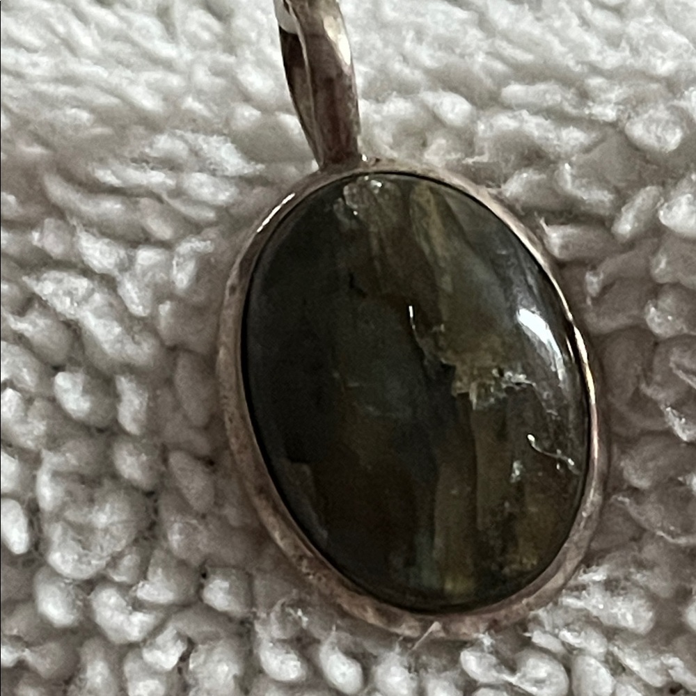 Silver Labradorite Pendant - Picture 3 of 3